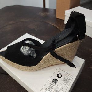 Black Wedges